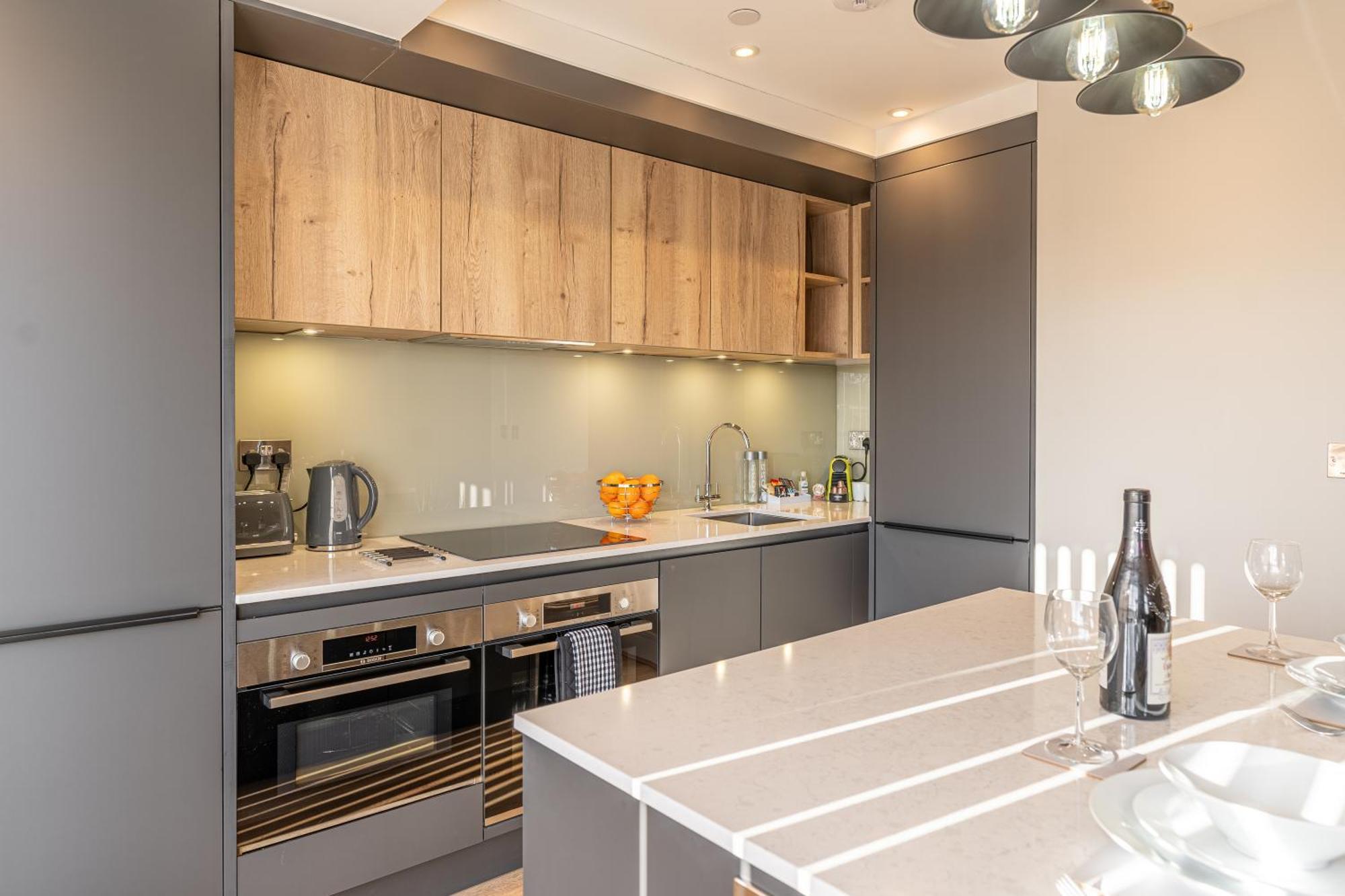 Bond House By Celador Apartments Ридинг Экстерьер фото